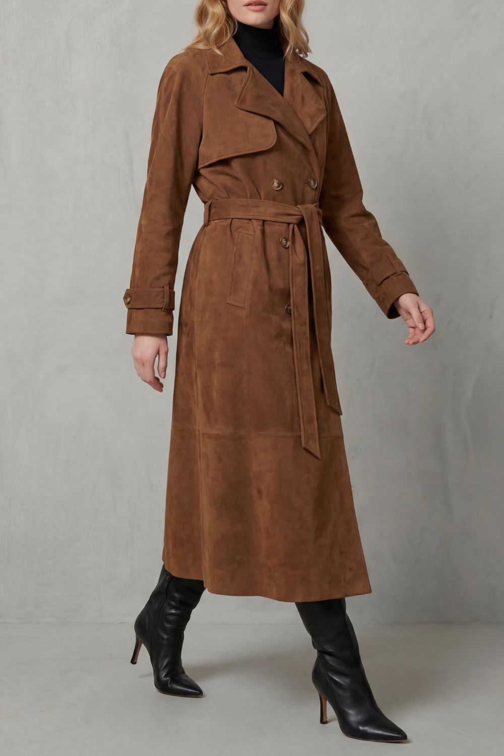 Dames bruine dubbelrijige trenchcoat met brede revers
