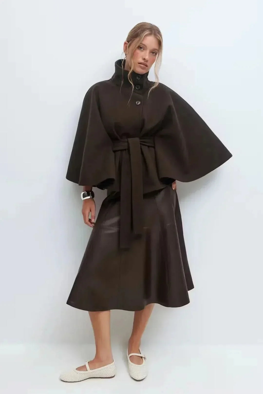 Dames gedrapeerde cape met getailleerde taille