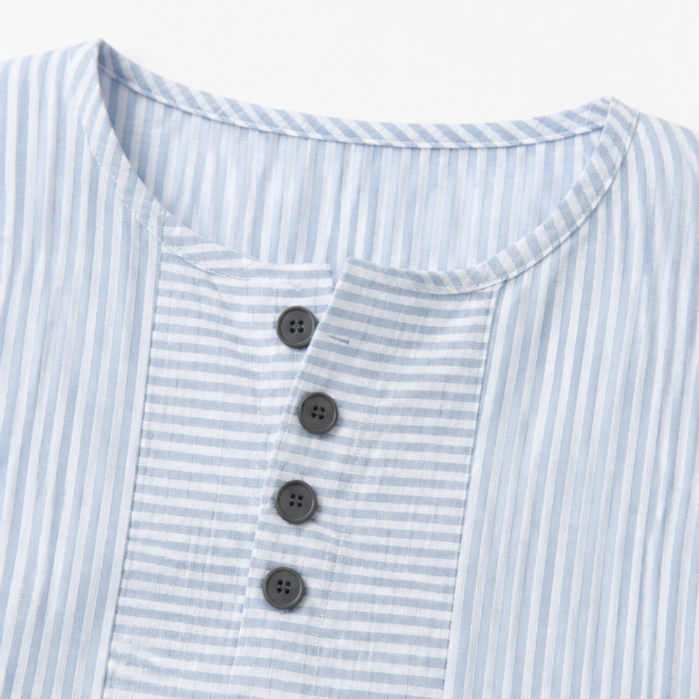 Dames gestreepte top met knoopsluiting en korte mouw