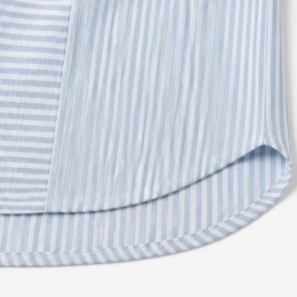 Dames gestreepte top met knoopsluiting en korte mouw
