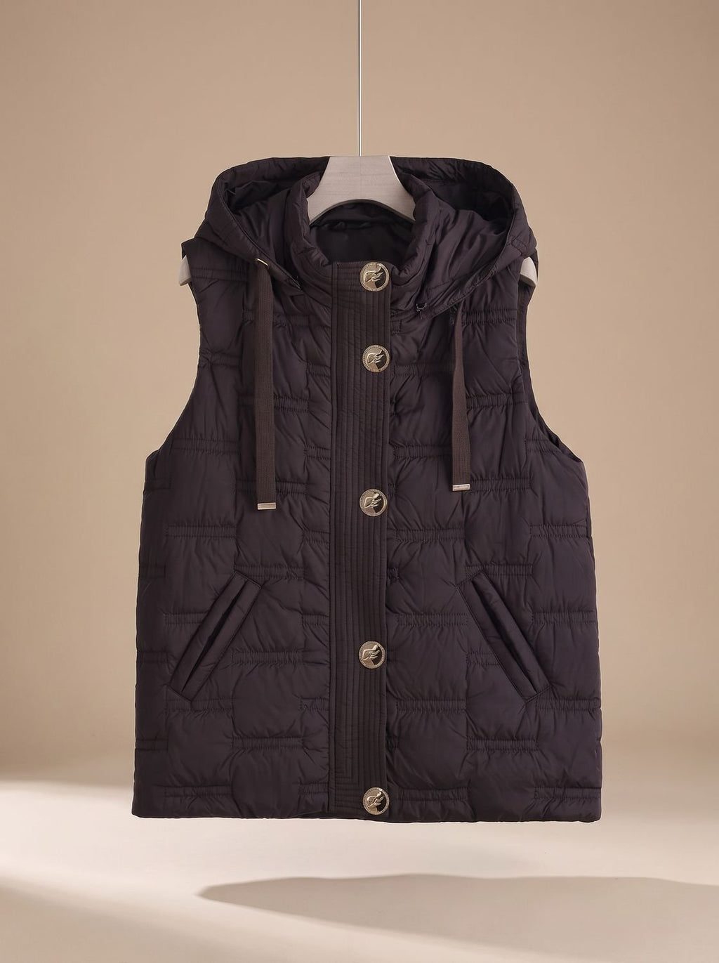 Dames gewatteerde bodywarmer met capuchon en knoopsluiting