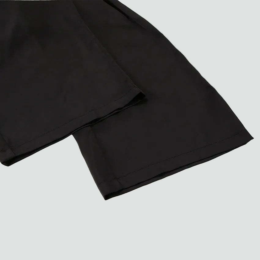 Dames glanzende pyjama voor rustige avonden