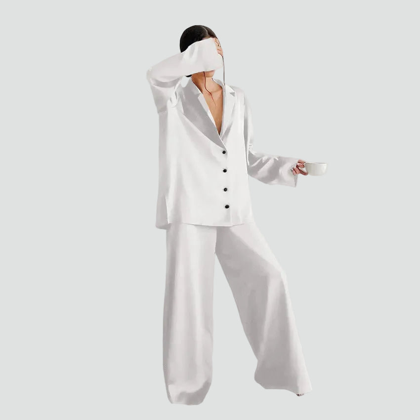 Dames glanzende pyjama voor rustige avonden