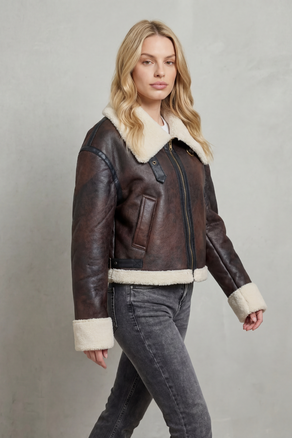 Dames kort bruin aviator jack met zachte teddykraag
