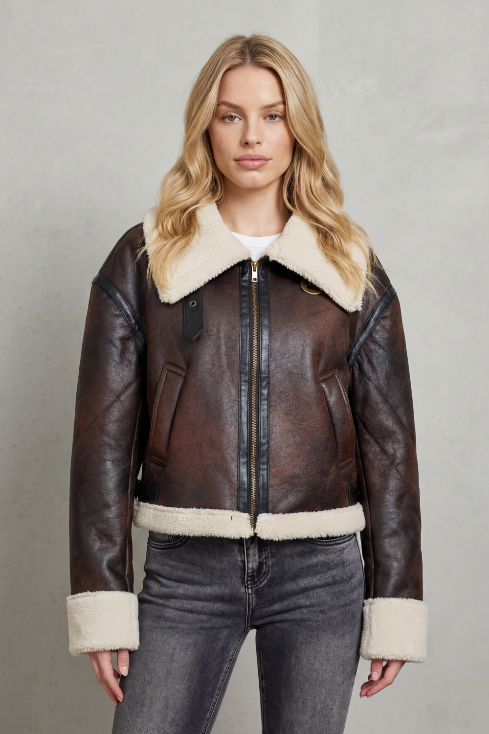 Dames kort bruin aviator jack met zachte teddykraag