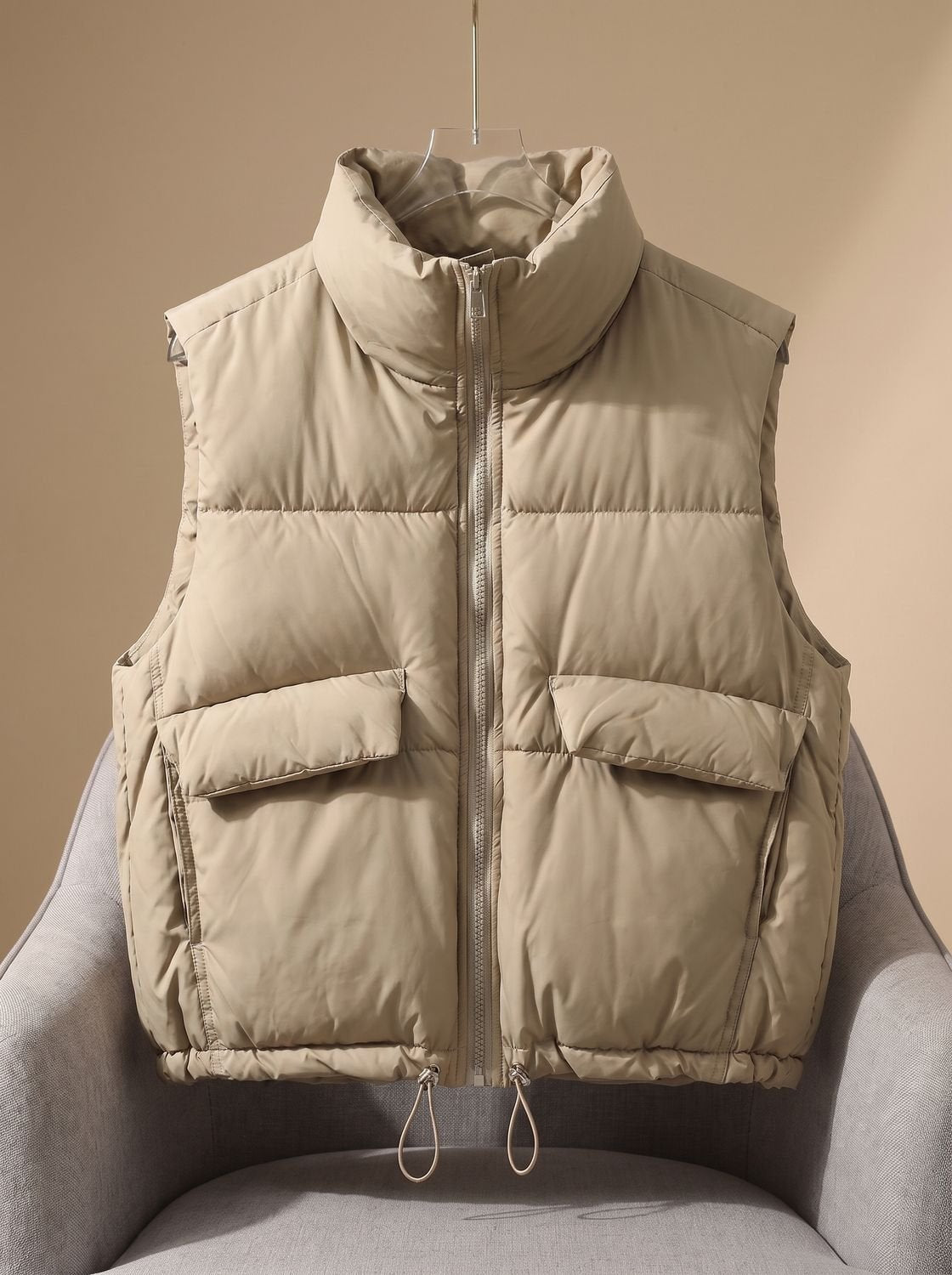 Dames korte gewatteerde bodywarmer met trekkoord in de zoom