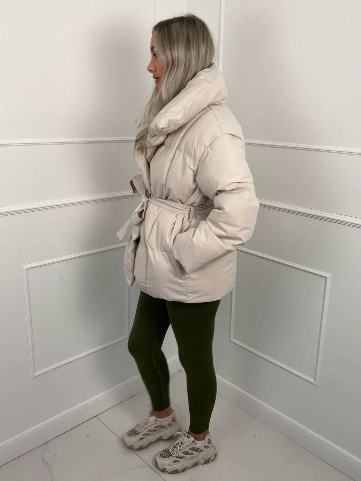 Dames korte gewatteerde winterjas met warme vulling