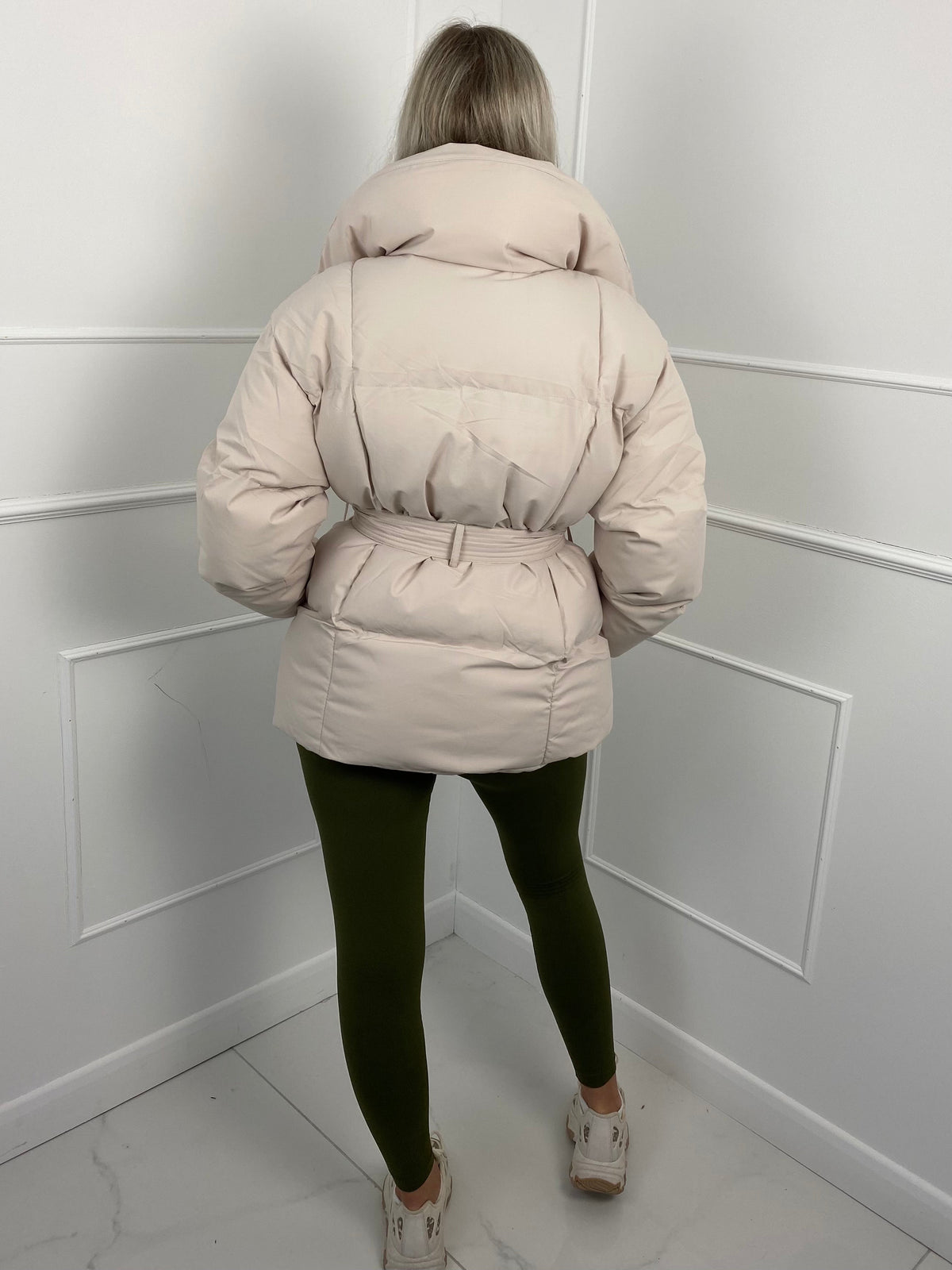 Dames korte gewatteerde winterjas met warme vulling