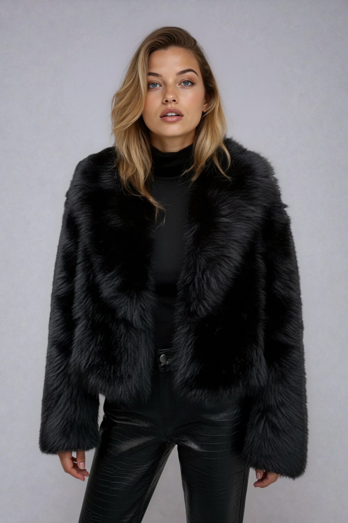 Dames korte zwarte jas van imitatiebont met oversized pasvorm