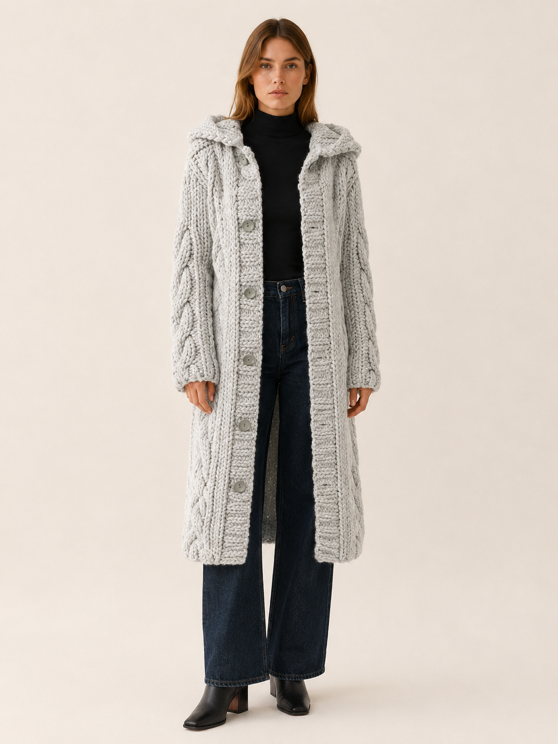 Dames lang gebreid vest met capuchon en knoopsluiting