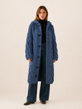 Dames lang gebreid vest met capuchon en knoopsluiting