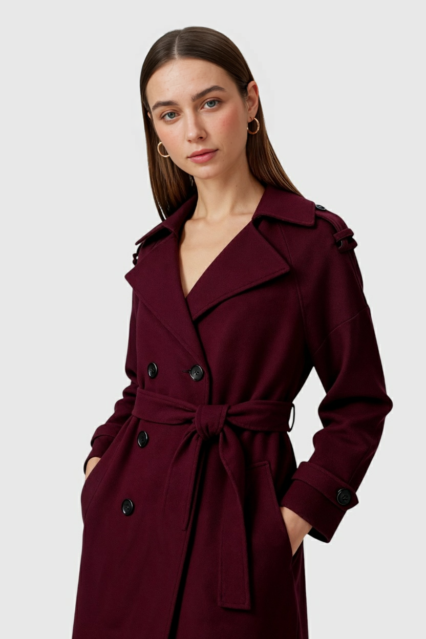 Dames lange bordeauxrode trenchcoat met dubbele knoopsluiting