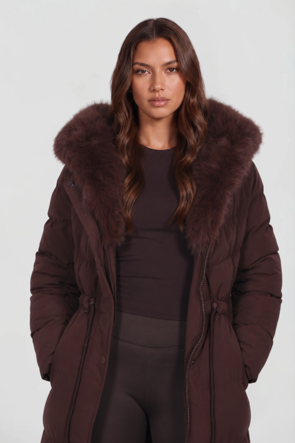 Dames lange winterjas met capuchon van imitatiebont