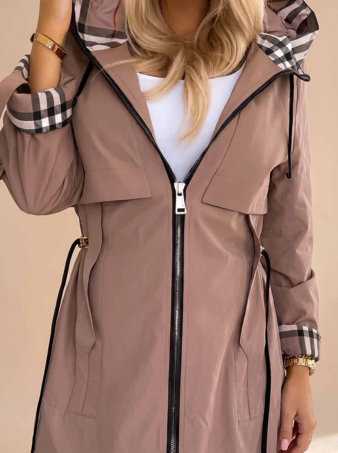 Dames lichtgewicht trenchcoat met geruite capuchon