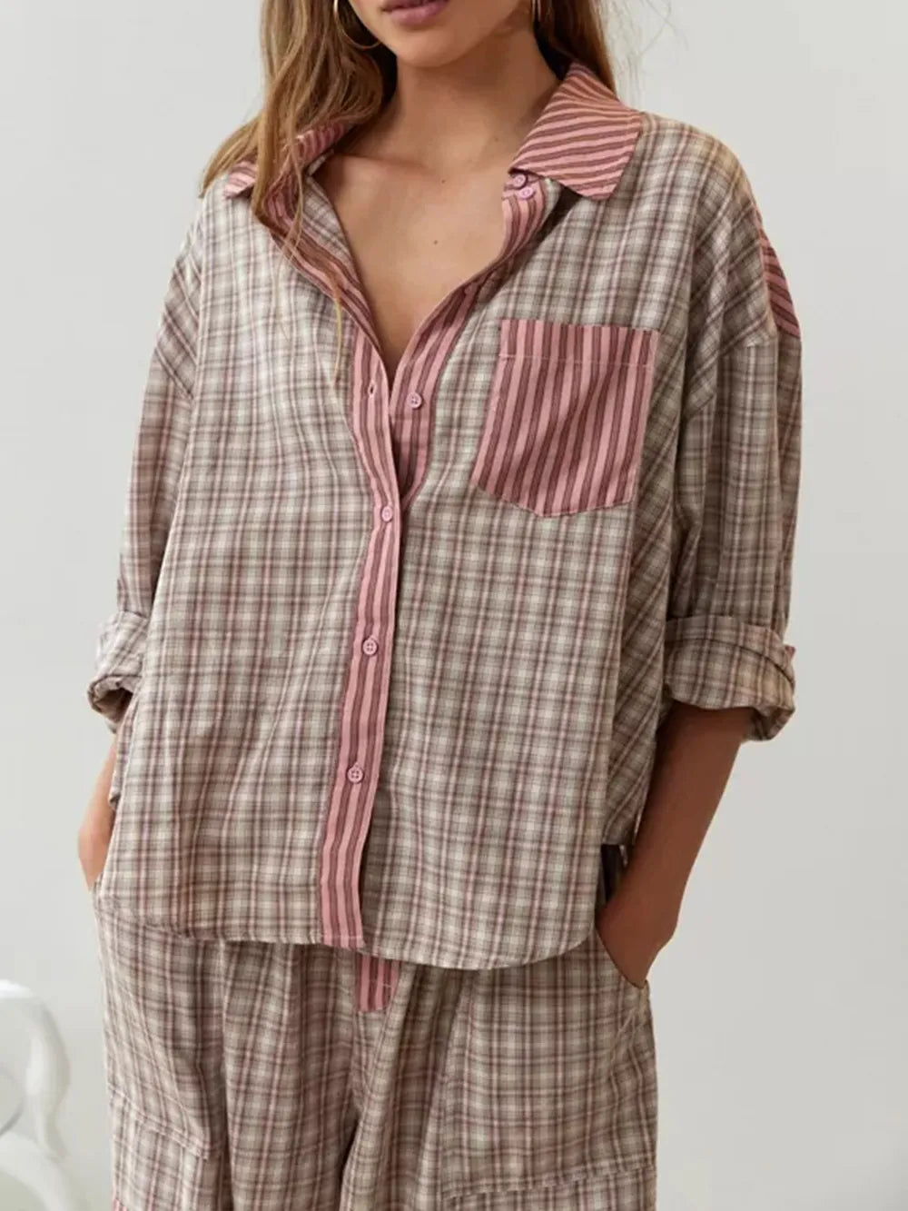 Dames pyjama met ruitdetails en lange mouwen