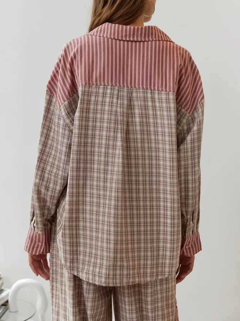 Dames pyjama met ruitdetails en lange mouwen