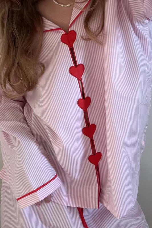 Dames pyjama set met hartjesknopen en strepen