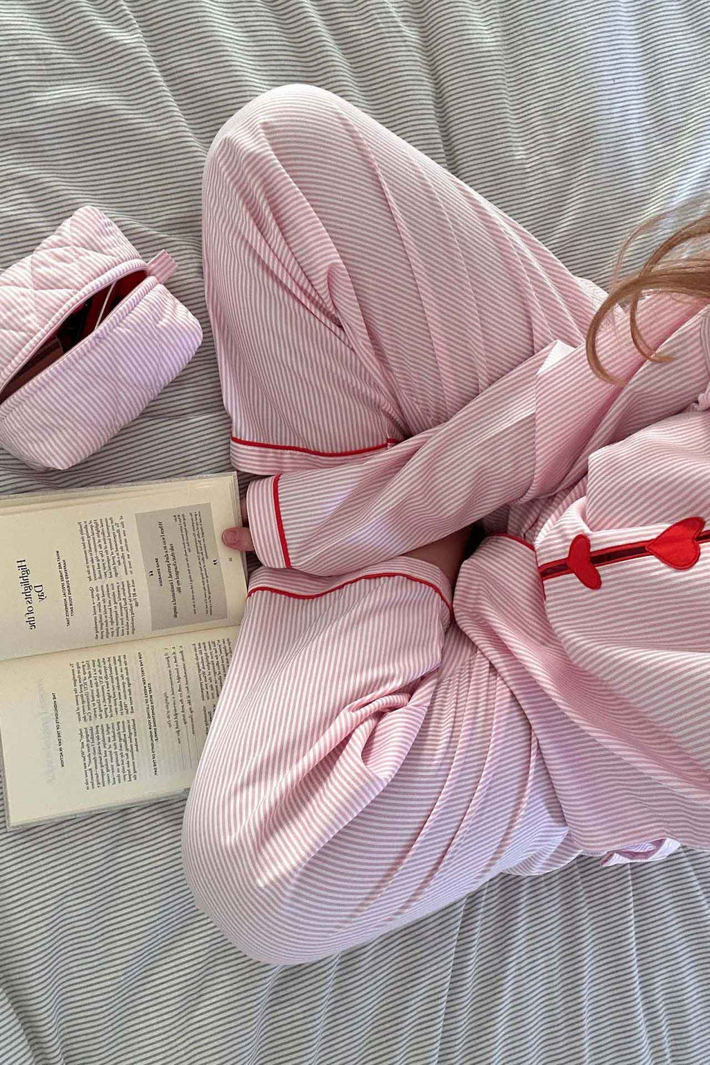 Dames pyjama set met hartjesknopen en strepen