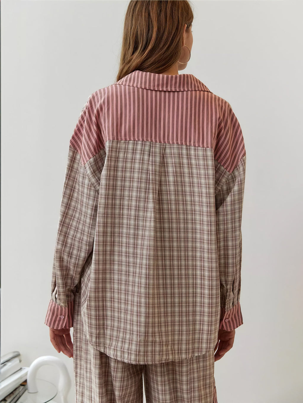 Dames pyjama set met ruitdetails en strepen