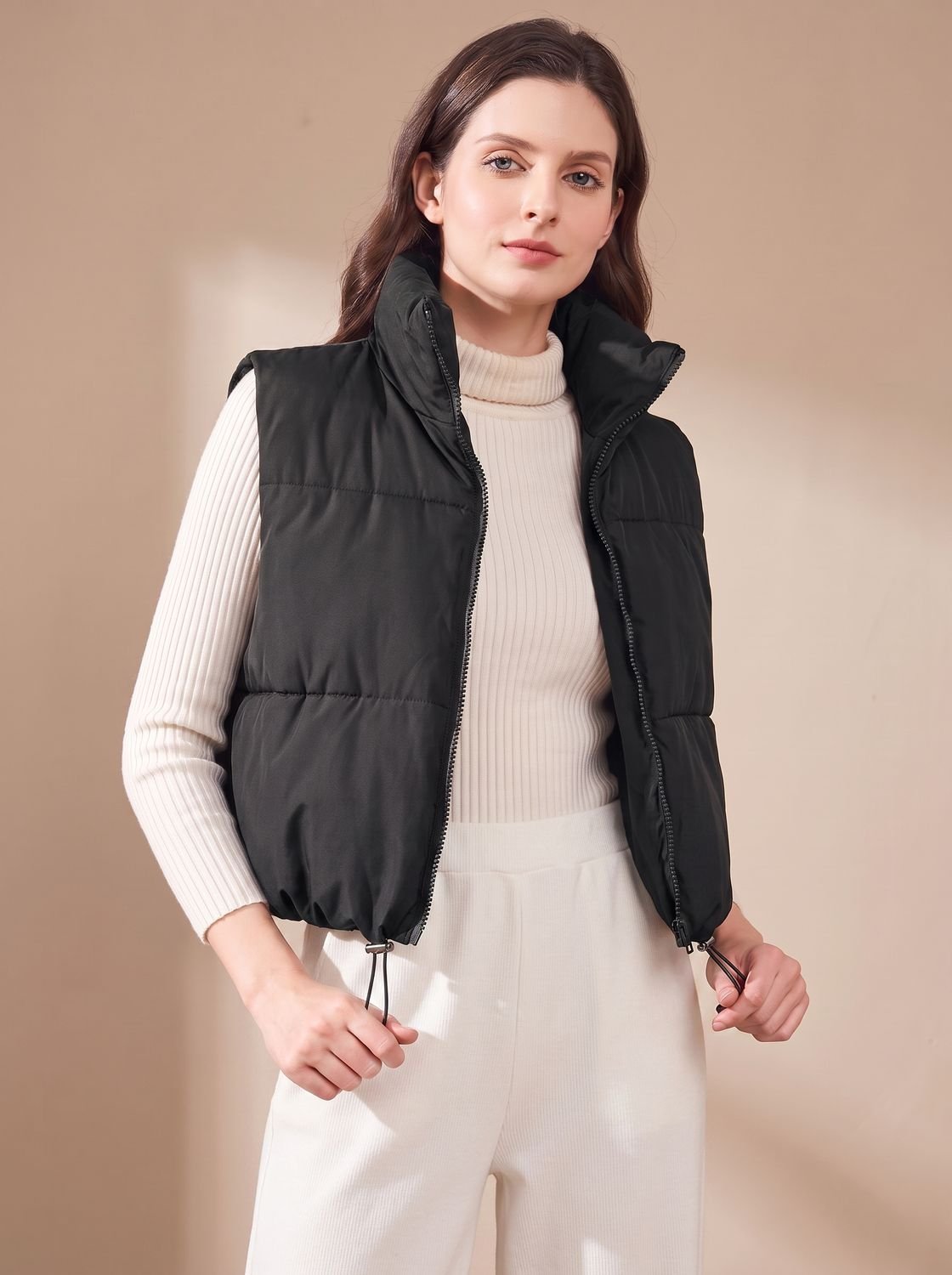 Dames ultralichte korte bodywarmer met opstaande kraag