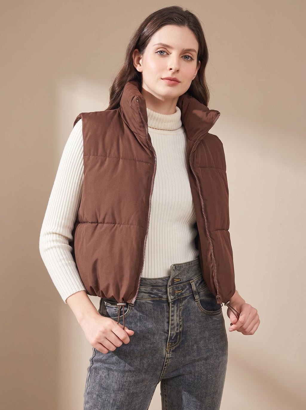 Dames ultralichte korte bodywarmer met opstaande kraag