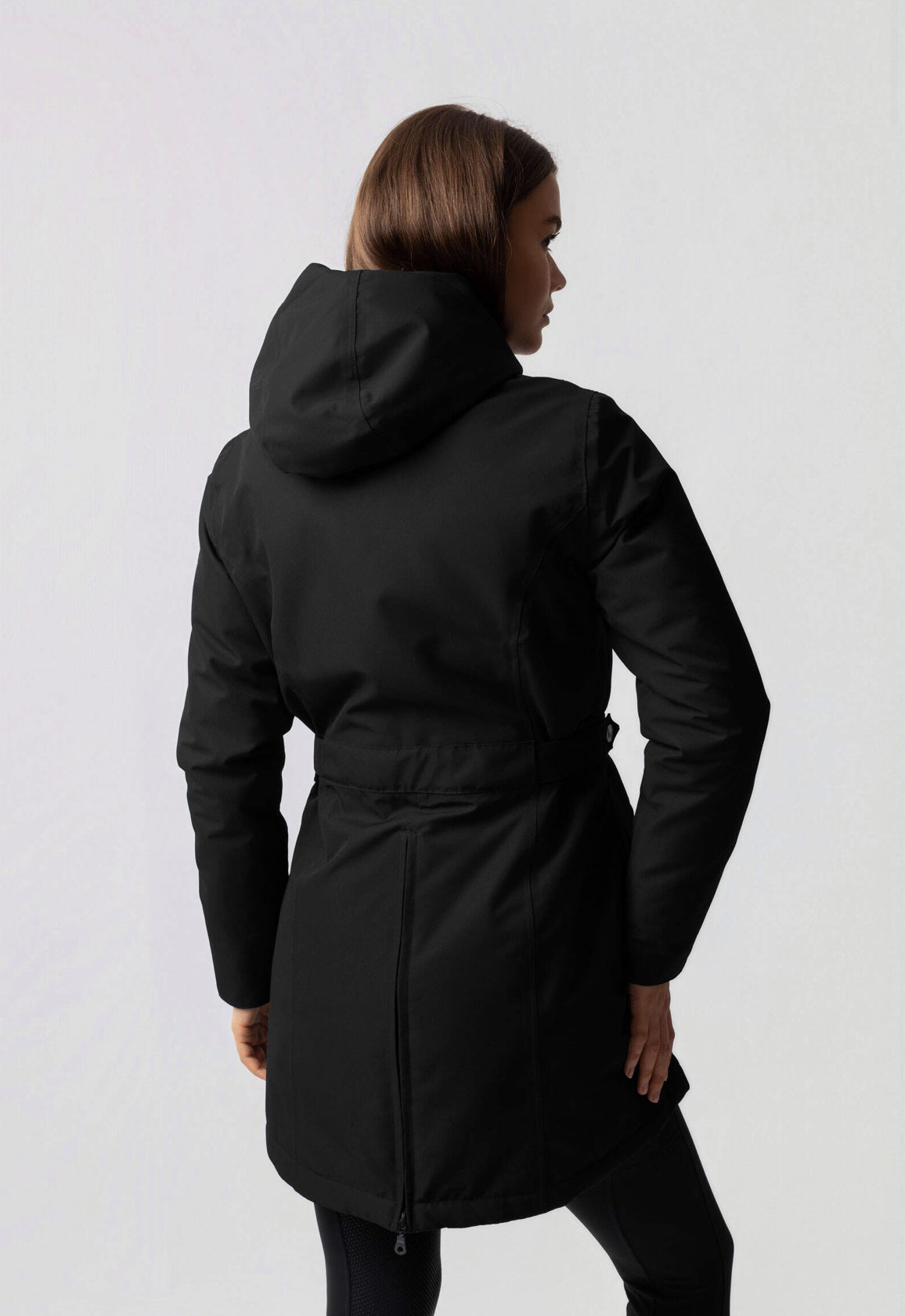 Dames zwarte winterjas met capuchon en hoge hals